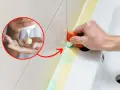 Usuwanie silikonu z płytek: aplikacja preparatu na dłoń i usuwanie resztek silikonu specjalnym narzędziem.