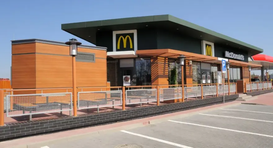 Ile kosztuje budowa McDonald's? Poznaj ukryte wydatki i inwestycje